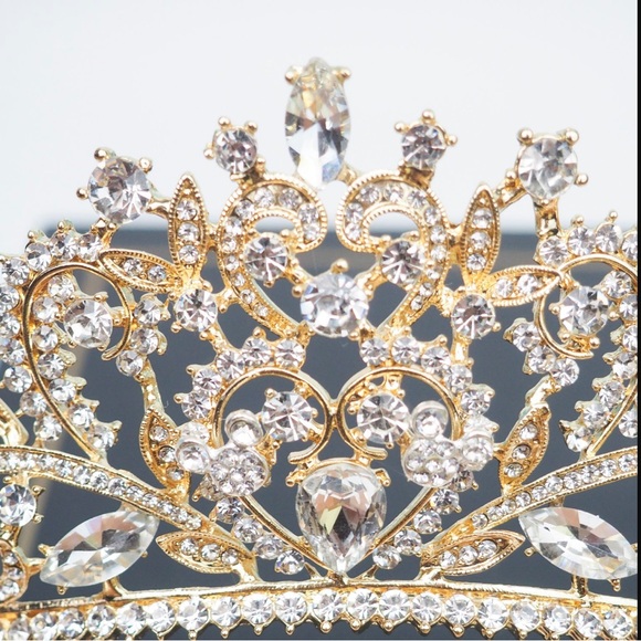 The Sweetheart Mickey Mouse Ear Tiara - Gold - Picture 4 of 5